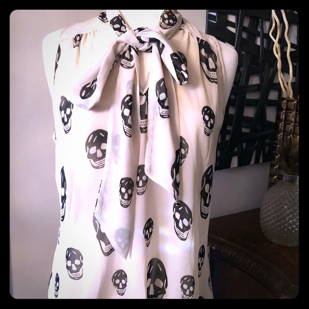 Skull print sleeveless chiffon blouse